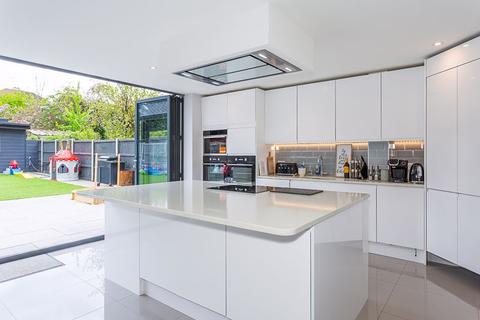 40 Mortimer Crescent, Worcester Park, KT4 7QW