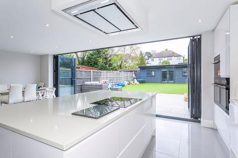40 Mortimer Crescent, Worcester Park, KT4 7QW