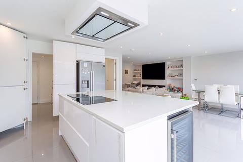 40 Mortimer Crescent, Worcester Park, KT4 7QW