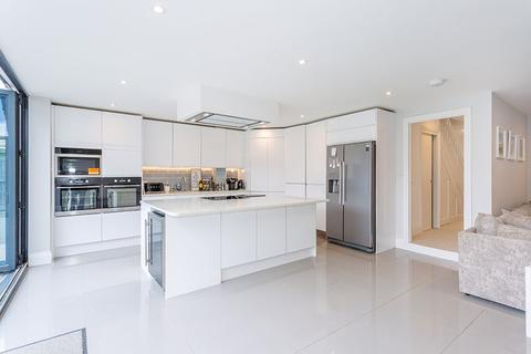 40 Mortimer Crescent, Worcester Park, KT4 7QW