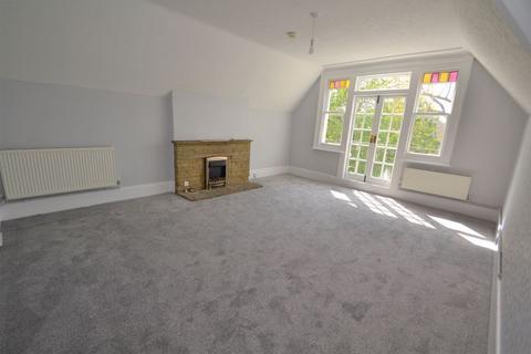 2 bedroom flat to rent, Blyth Road, Bromley