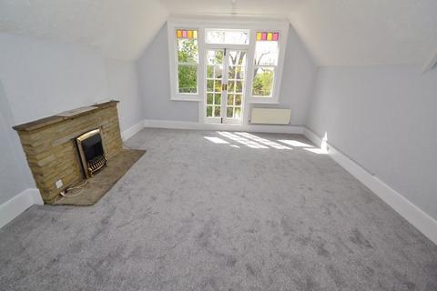 2 bedroom flat to rent, Blyth Road, Bromley