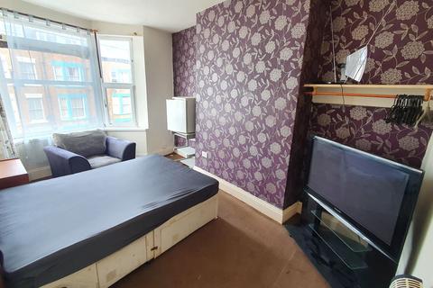 1 bedroom in a house share to rent, Room 4