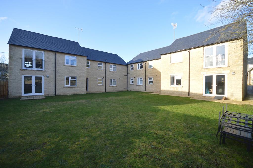 F2 Oaken Court 2 Bed Ground Floor Flat to Rent in Cirencester 2 bed
