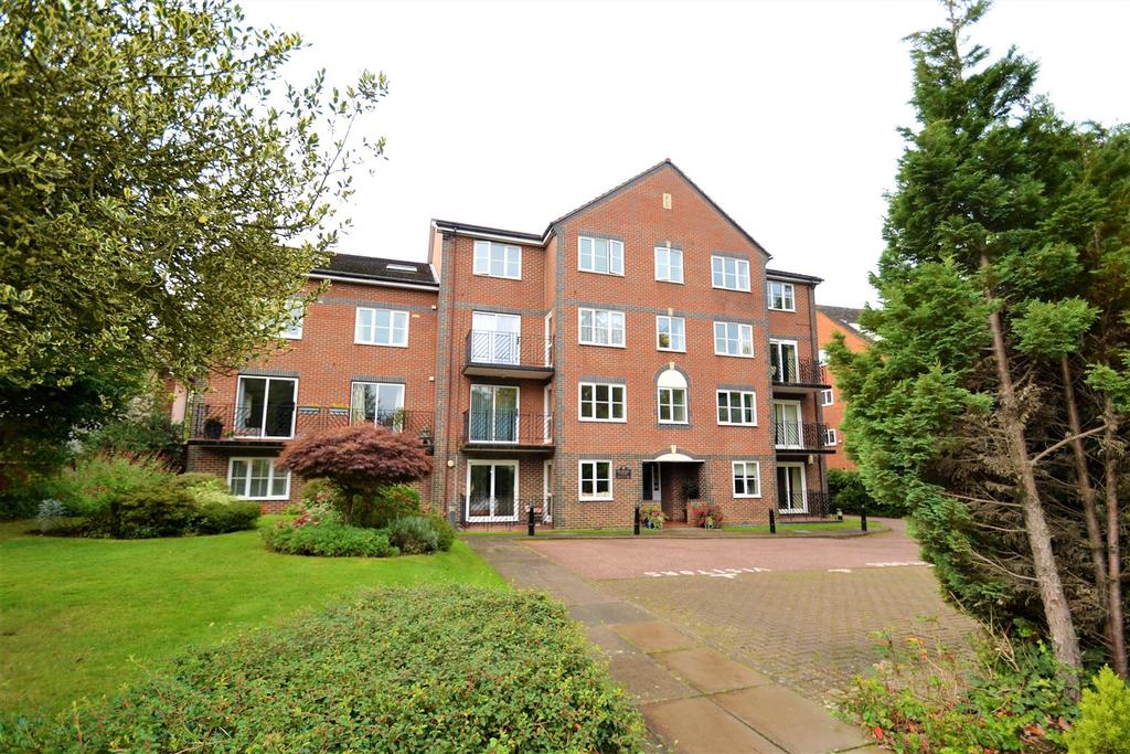 Park Road, Beckenham 2 bed flat £1,500 pcm (£346 pw)