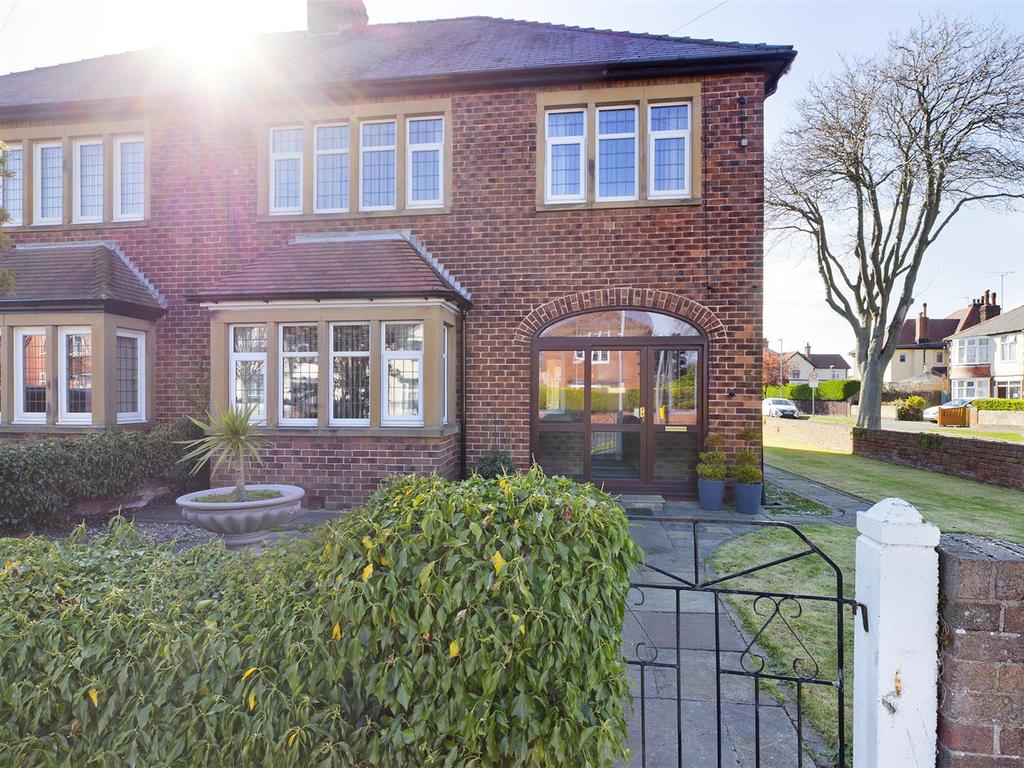Kingsgate, Bridlington 4 bed semidetached house £320,000