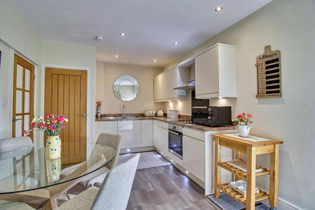 Dining kitchen