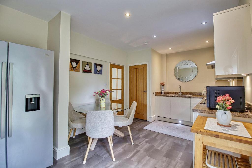 Dining kitchen