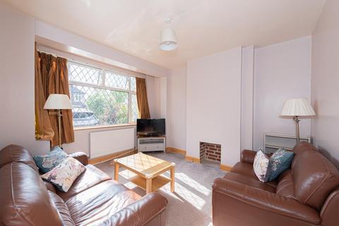 238 Stoneleigh Avenue, Worcester Park, KT4 8YB