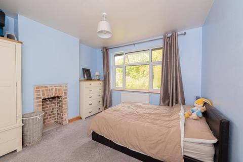 238 Stoneleigh Avenue, Worcester Park, KT4 8YB