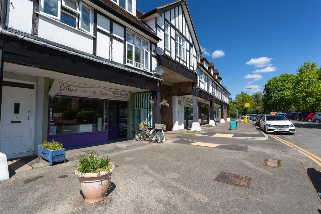 Eastgate, Banstead 2 bed apartment £295,000