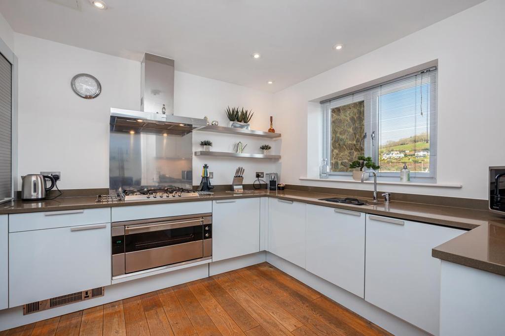 Dart Marina, Sandquay Road, Dartmouth 2 bed apartment £1,000,000
