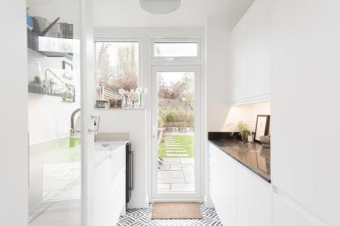 5 Sandringham Road, Worcester Park, KT4 8XW