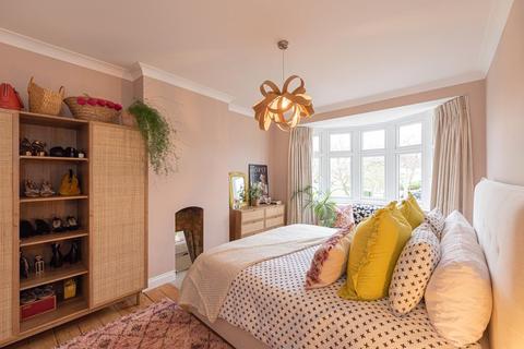 5 Sandringham Road, Worcester Park, KT4 8XW
