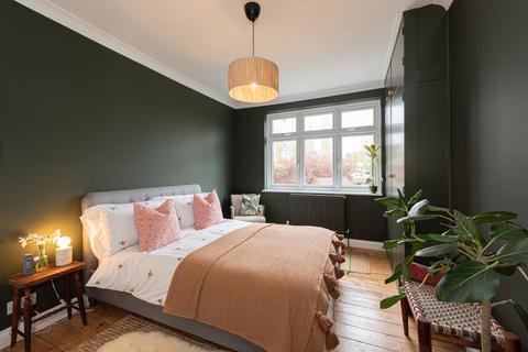 5 Sandringham Road, Worcester Park, KT4 8XW