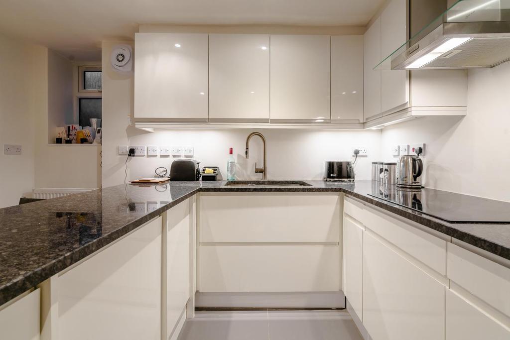 Greenwich South Street, London 2 bed house £1,750 pcm (£404 pw)