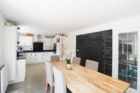 4 Cotswold Way, Whitehouse, Milton Keynes, MK8 1BJ