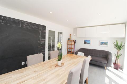4 Cotswold Way, Whitehouse, Milton Keynes, MK8 1BJ