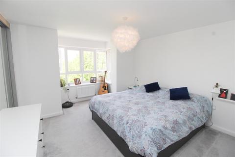 4 Cotswold Way, Whitehouse, Milton Keynes, MK8 1BJ