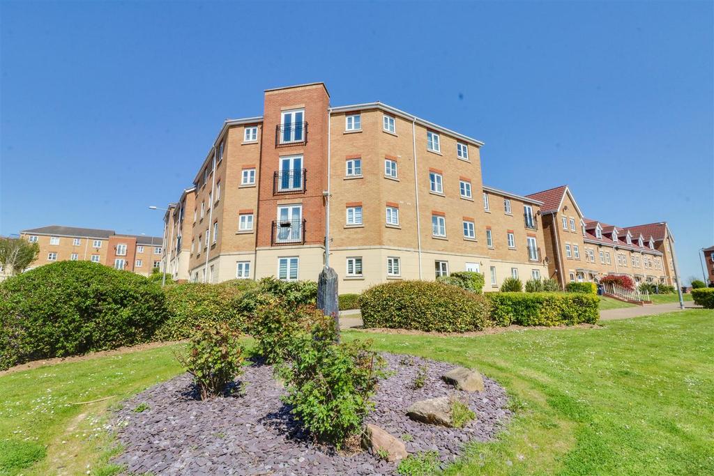 Windermere Avenue, Purfleet 2 bed apartment £220,000