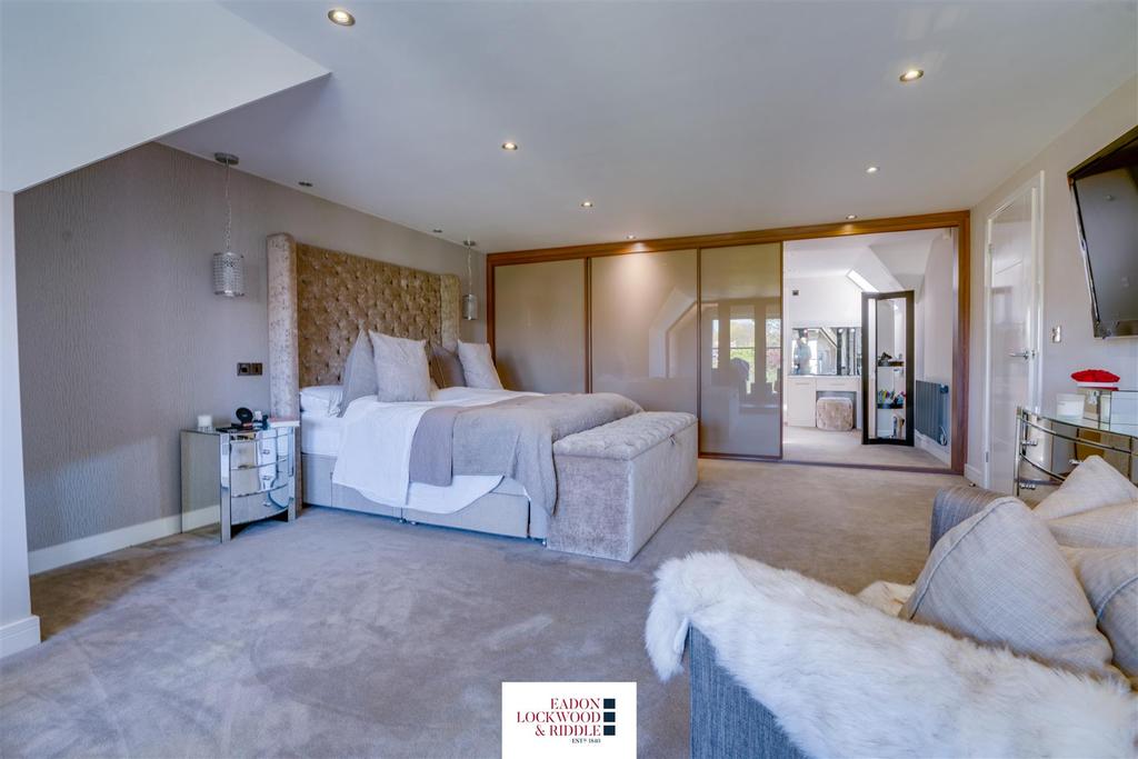 Master Bedroom 1.jpg