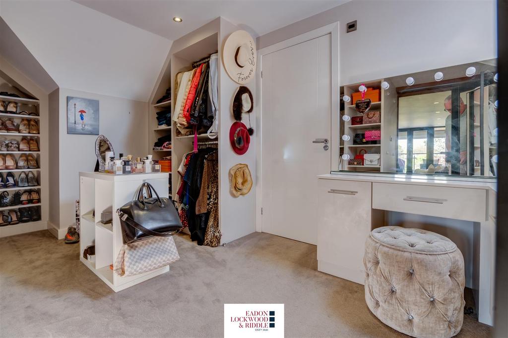 Master Dressing Room 1.jpg