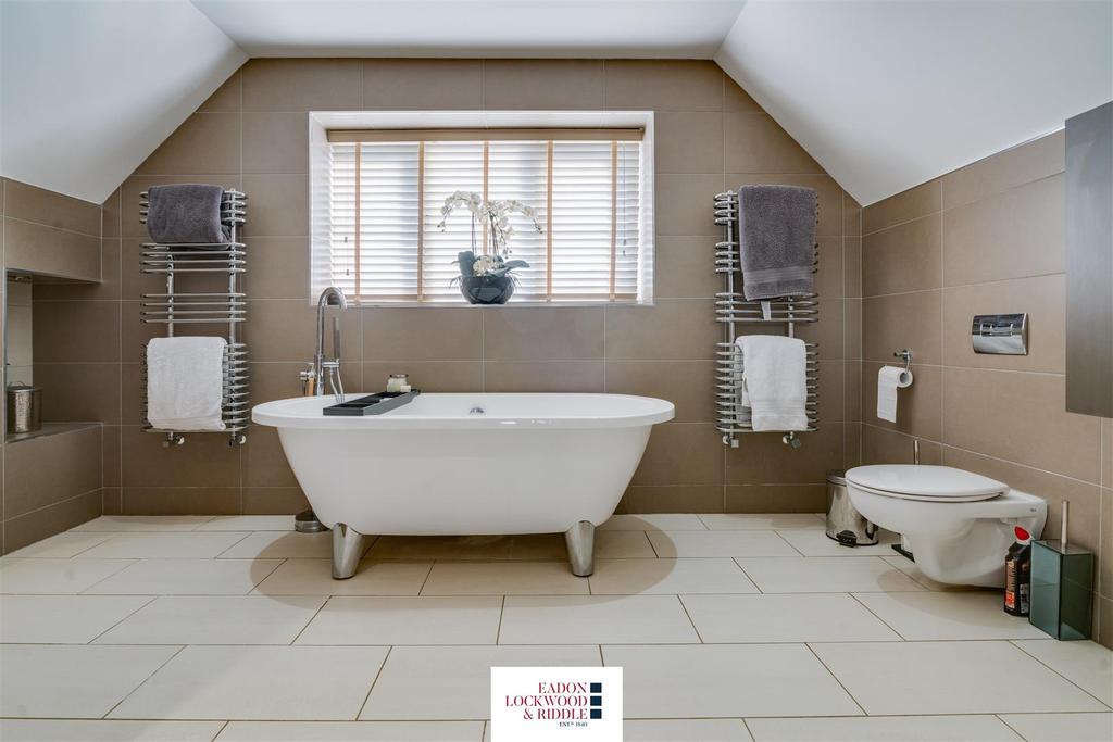 Master Ensuite 2.jpg