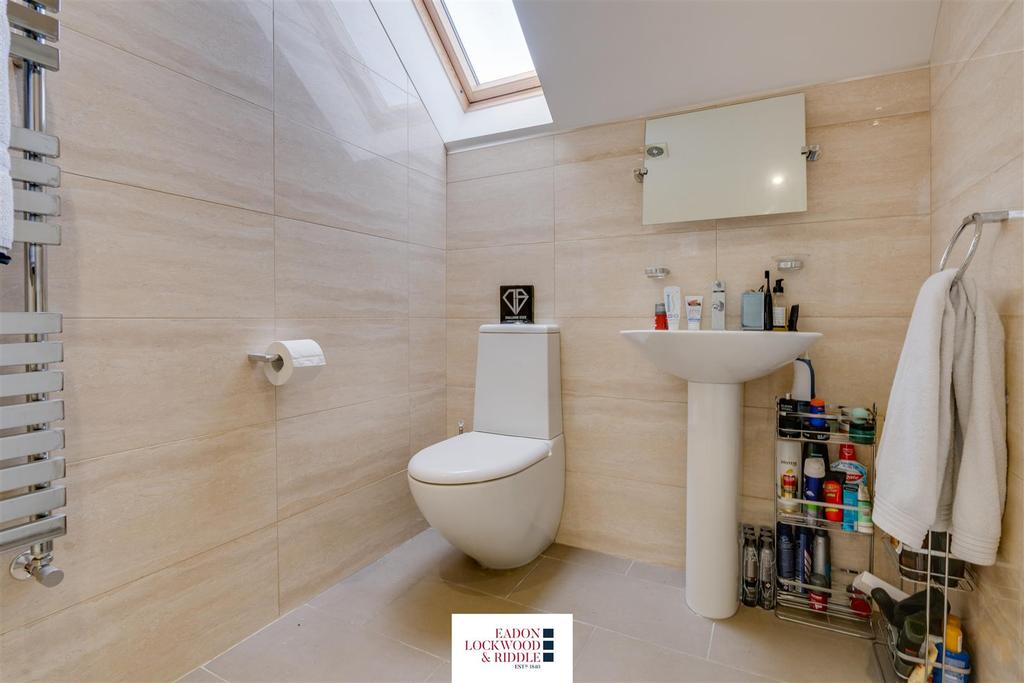 Bedroom 2 Ensuite 1.jpg