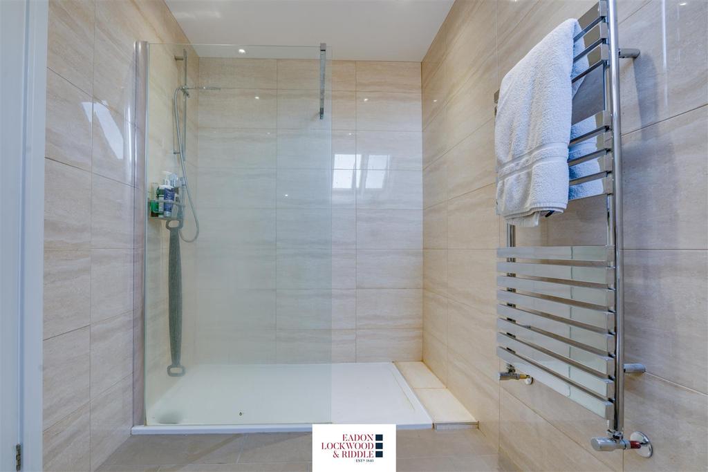 Bedroom 2 Ensuite 2.jpg