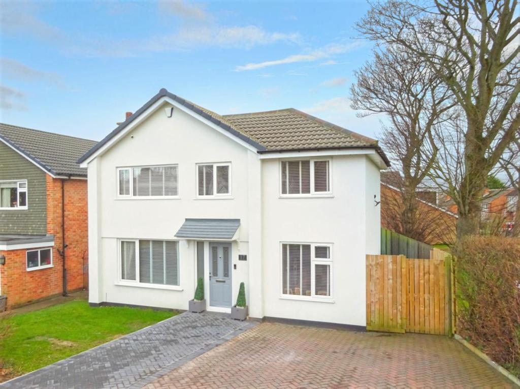 Fieldhead Drive, Guiseley 4 bed detached house £540,000