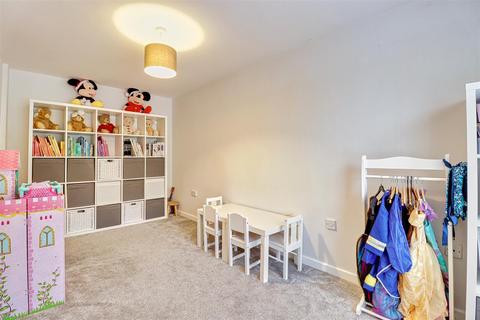 17 Fieldhead Drive, Guiseley, Leeds, LS20 8DX