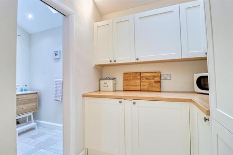 17 Fieldhead Drive, Guiseley, Leeds, LS20 8DX