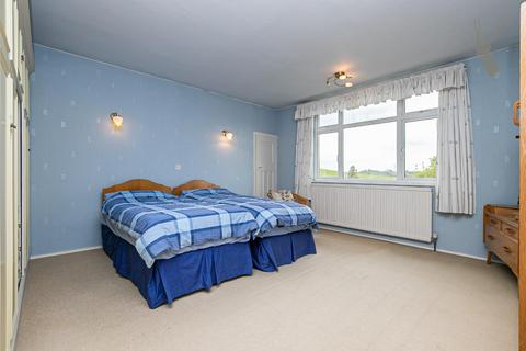 40 Dukes Avenue, Theydon Bois, Epping, CM16 7HE