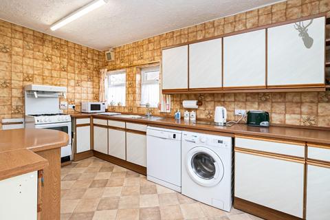 40 Dukes Avenue, Theydon Bois, Epping, CM16 7HE