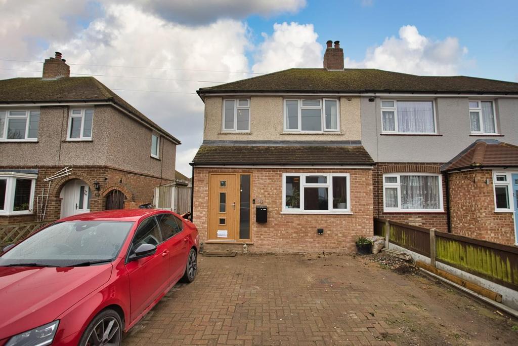 Poulders Gardens, Sandwich 3 bed semidetached house £350,000
