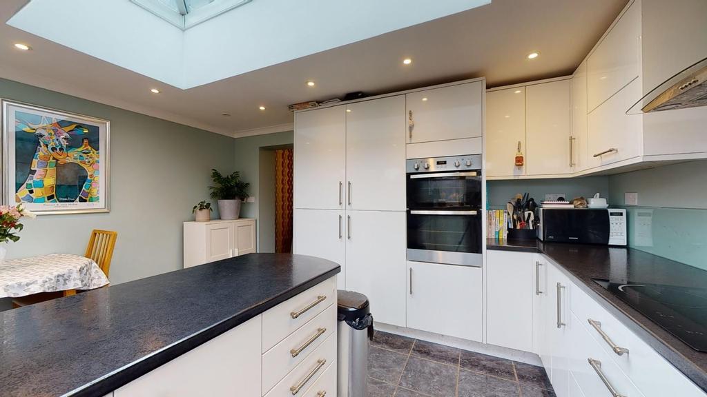 Poulders Gardens, Sandwich 3 bed semidetached house £350,000