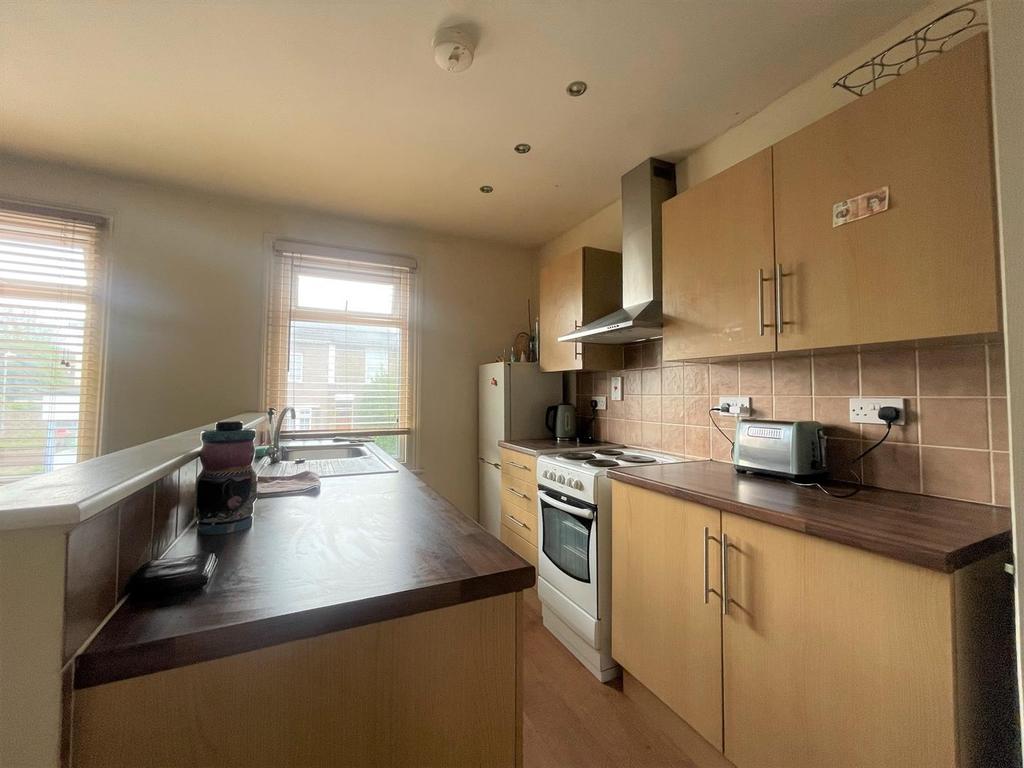 Perry Street, Northfleet, Kent 1 bed flat £750 pcm (£173 pw)