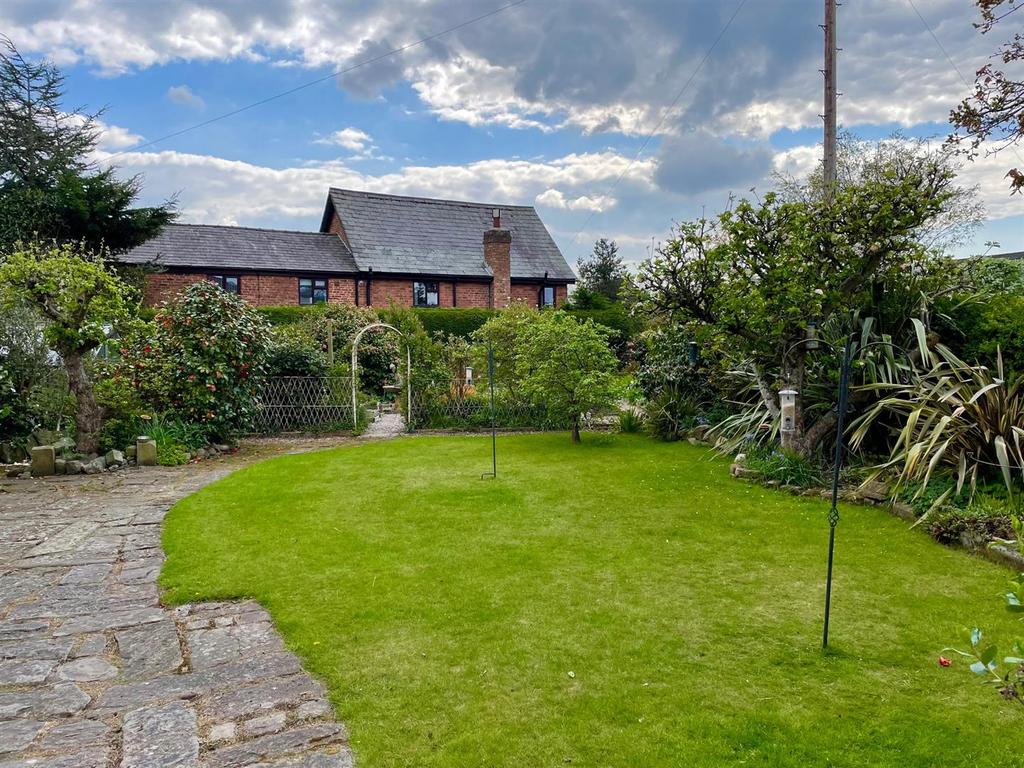 Bescar Lane, Scarisbrick, Ormskirk 3 bed detached house £425,000