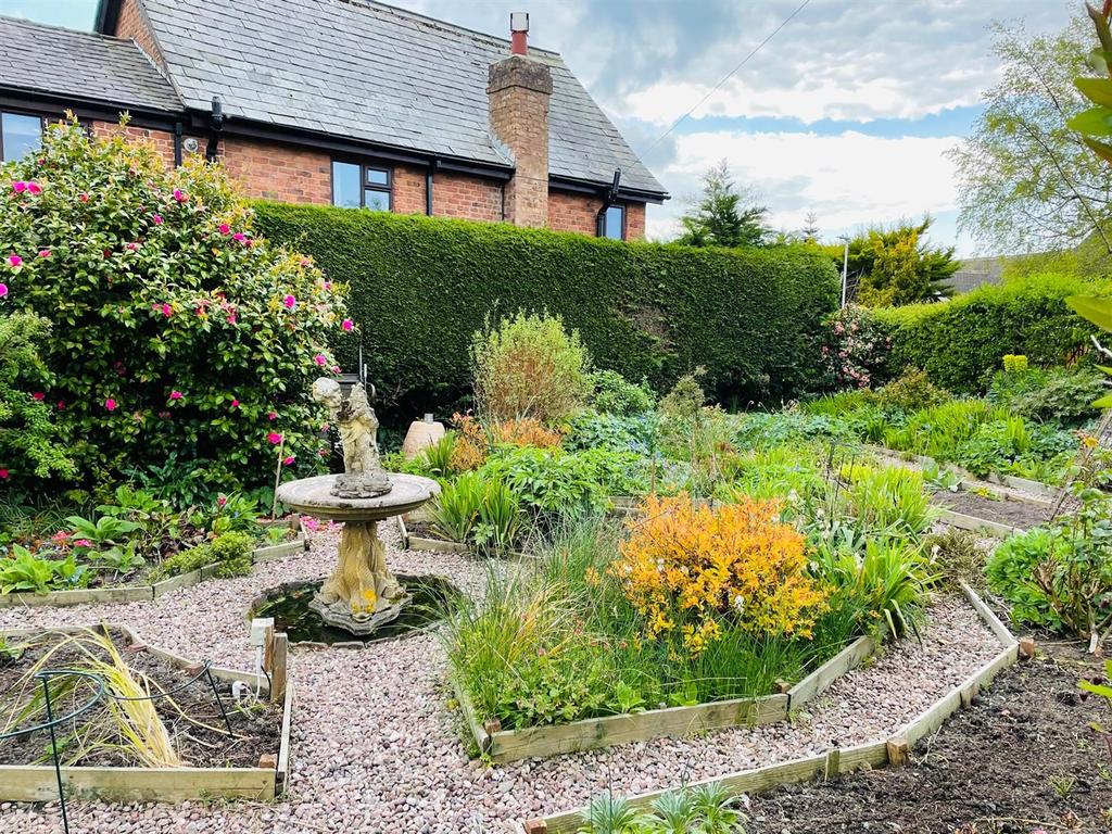 Bescar Lane, Scarisbrick, Ormskirk 3 bed detached house £425,000
