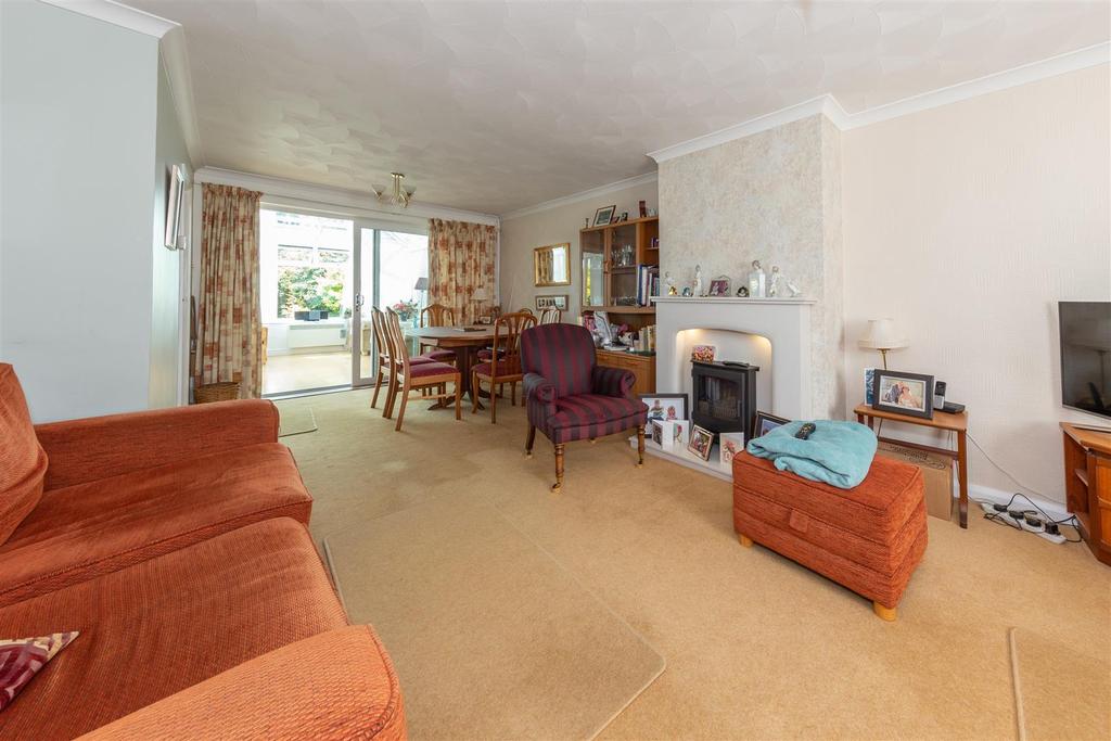 Lockington Crescent, Dunstable, Bedfordshire 3 bed semidetached house