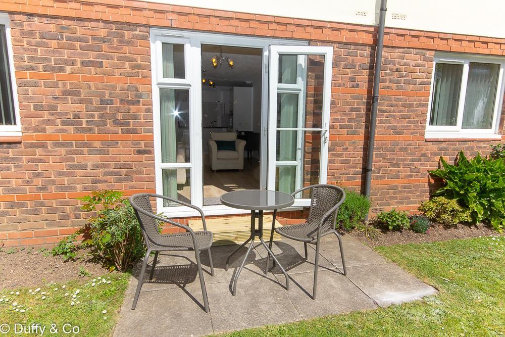 Clover Court, Haywards Heath 1 bed apartment £1,295 pcm (£299 pw)