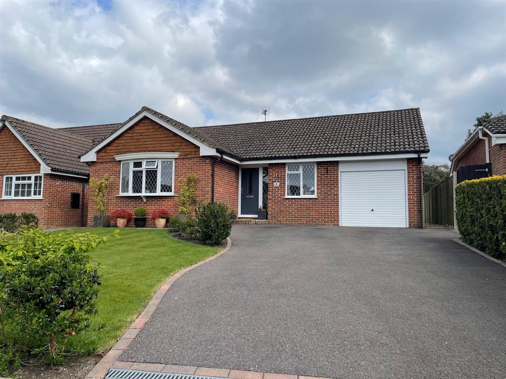 Folders Close, Burgess Hill 3 bed bungalow for sale £650,000