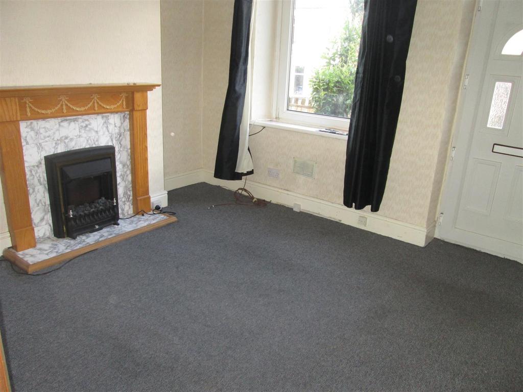 Barnsley Road, Wombwell, Barnsley 2 bed terraced house £80,000