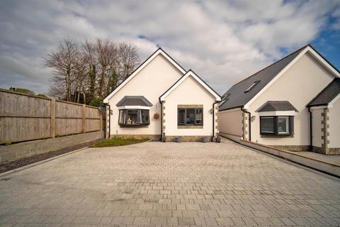 3 bedroom detached bungalow for sale - Clos Cae Derw, Llangennech, Llanelli