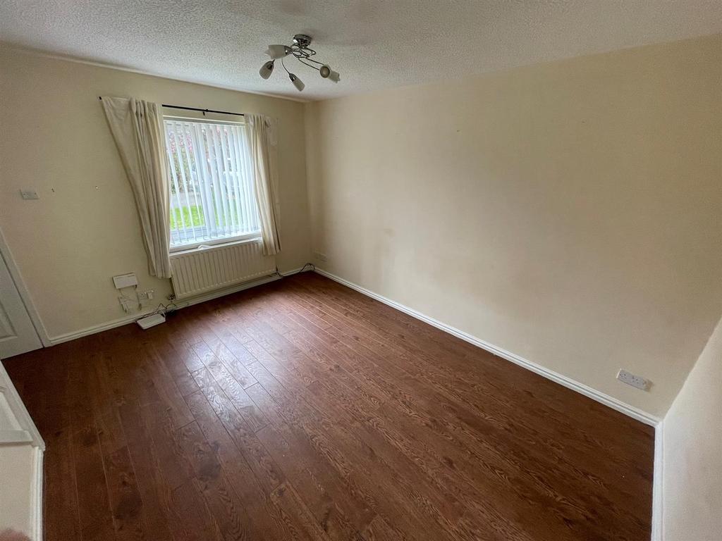 Bridgegate Drive, Victoria Dock, Hull 2 bed semidetached house £650