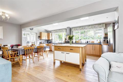 32 Clobells, South Brent, TQ10 9JW