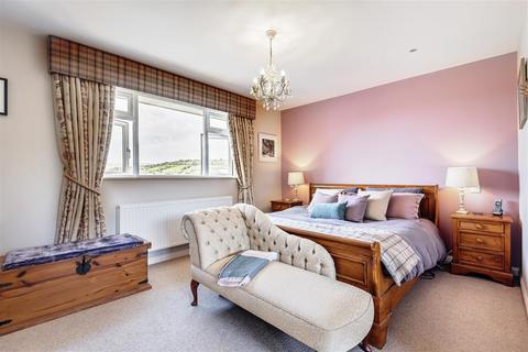 32 Clobells, South Brent, TQ10 9JW
