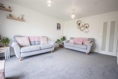 4 Willow Crescent, Hatfield Peverel, Chelmsford, CM3 2LJ