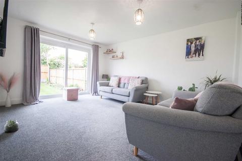 4 Willow Crescent, Hatfield Peverel, Chelmsford, CM3 2LJ