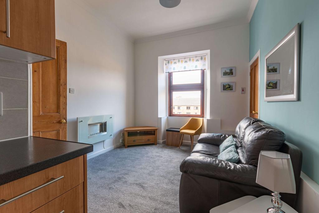 St Leonards Hill Edinburgh EH8 9SB... 1 bed flat £850 pcm (£196 pw)